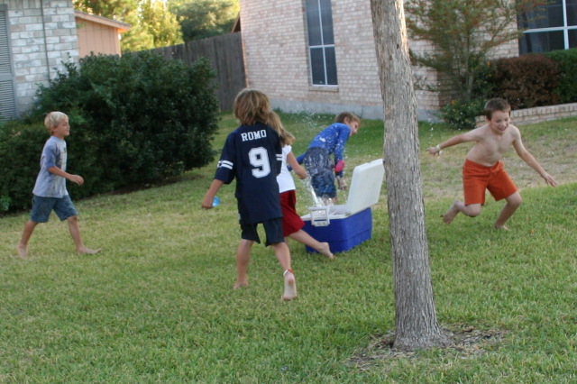 2008-10-10-Chance-9th-Bday-024-waterballoon-fight.JPG