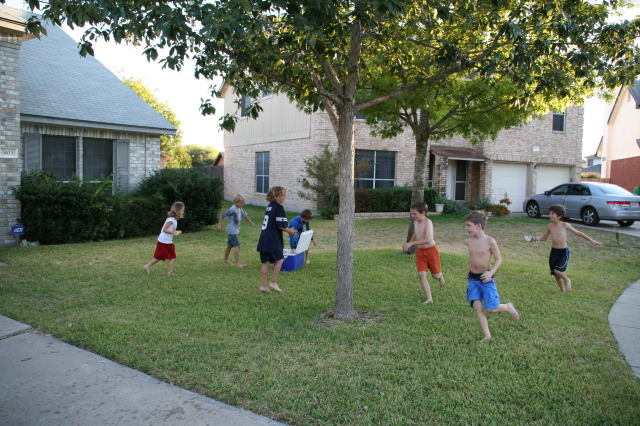 2008-10-10-Chance-9th-Bday-026-waterballoon-fight.JPG