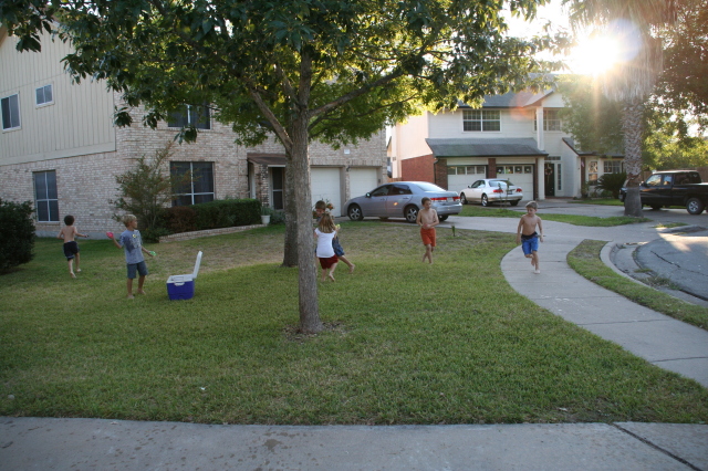 2008-10-10-Chance-9th-Bday-033-waterballoon-fight.JPG