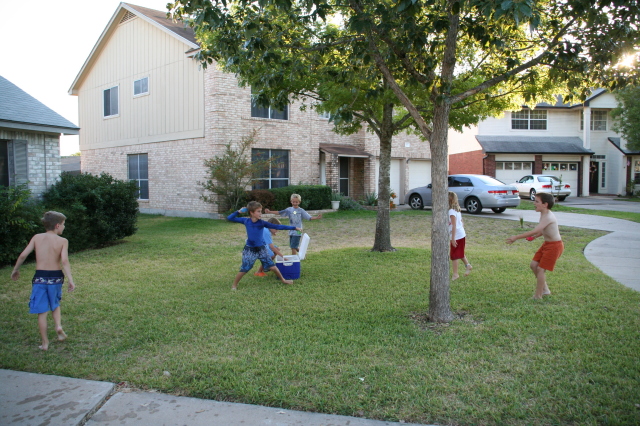 2008-10-10-Chance-9th-Bday-044-waterballoon-fight.JPG