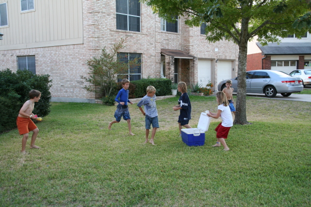 2008-10-10-Chance-9th-Bday-054-waterballoon-fight.JPG