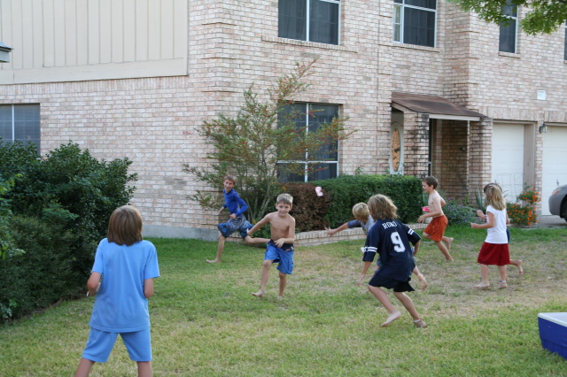 2008-10-10-Chance-9th-Bday-075-waterballoon-fight.JPG