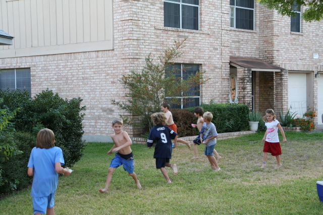 2008-10-10-Chance-9th-Bday-076-waterballoon-fight.JPG