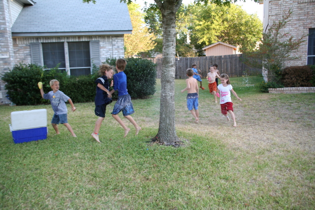 2008-10-10-Chance-9th-Bday-084-waterballoon-fight.JPG