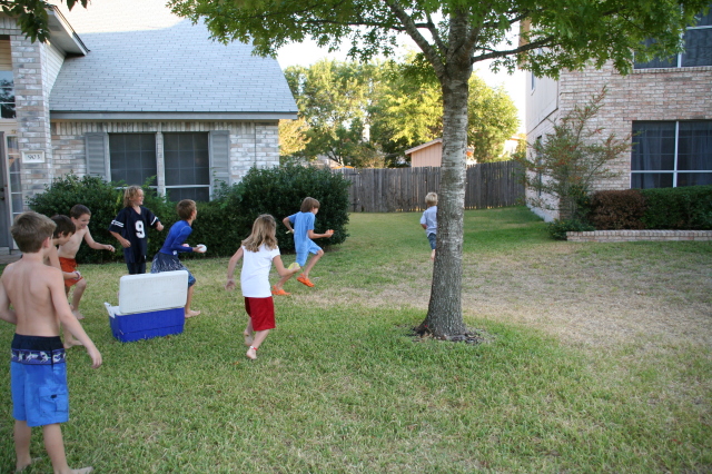 2008-10-10-Chance-9th-Bday-095-waterballoon-fight.JPG