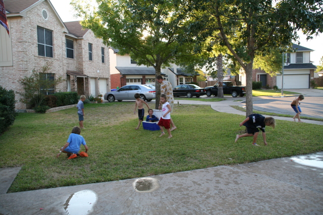 2008-10-10-Chance-9th-Bday-118-waterballoon-fight.JPG
