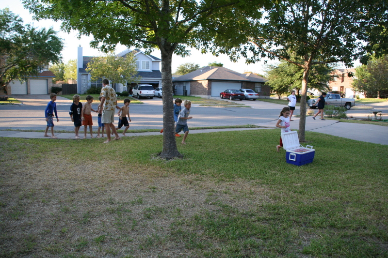 2008-10-10-Chance-9th-Bday-012-waterballoon-fight.JPG