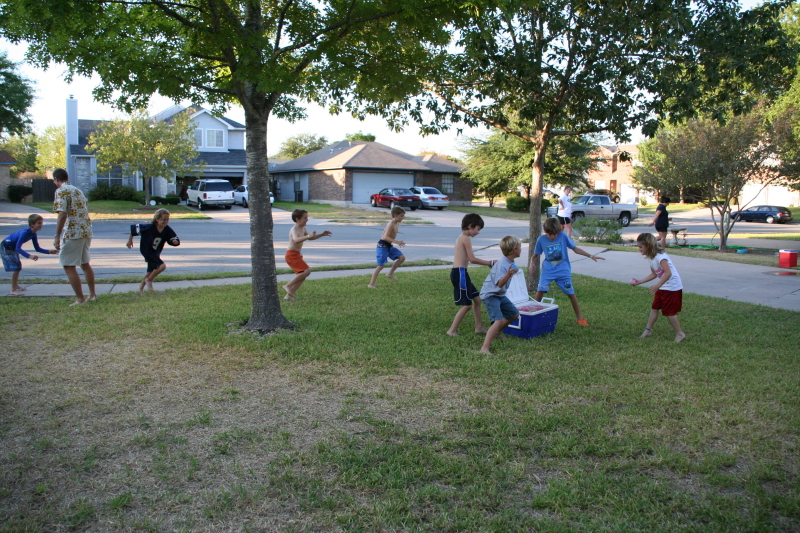 2008-10-10-Chance-9th-Bday-014-waterballoon-fight.JPG