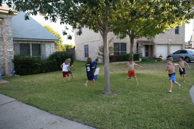 2008-10-10-Chance-9th-Bday-025-waterballoon-fight.JPG