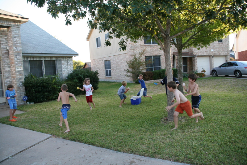 2008-10-10-Chance-9th-Bday-028-waterballoon-fight.JPG