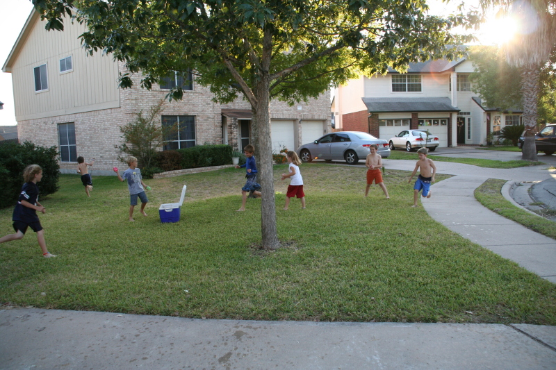 2008-10-10-Chance-9th-Bday-034-waterballoon-fight.JPG