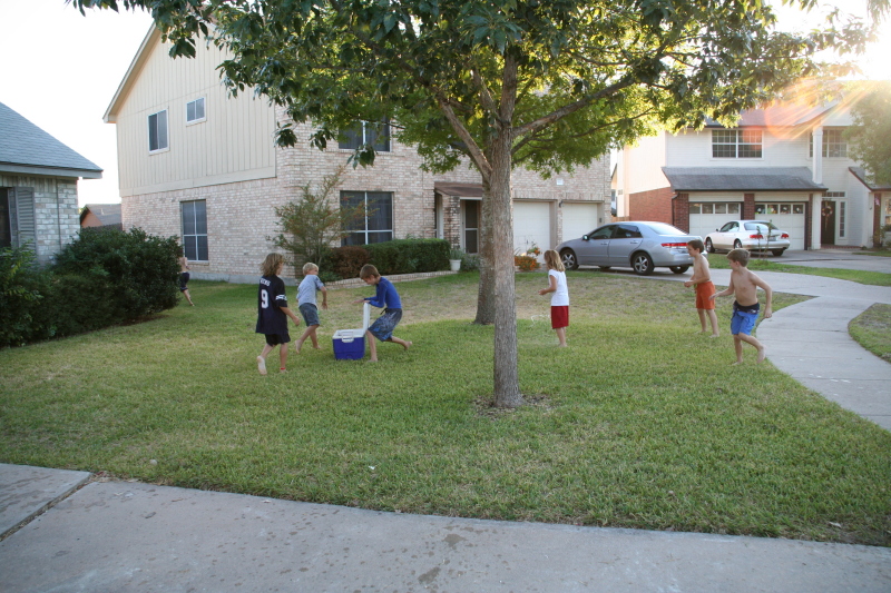 2008-10-10-Chance-9th-Bday-036-waterballoon-fight.JPG