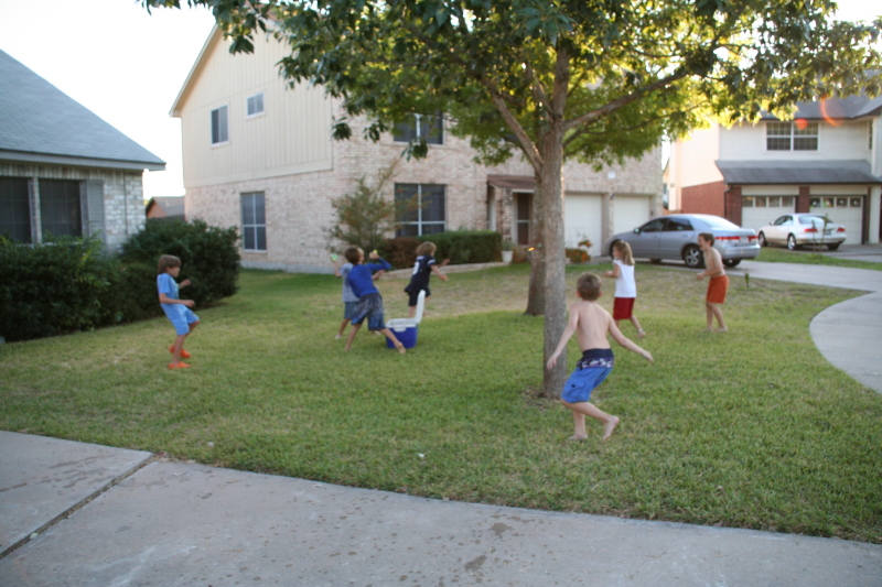 2008-10-10-Chance-9th-Bday-038-waterballoon-fight.JPG