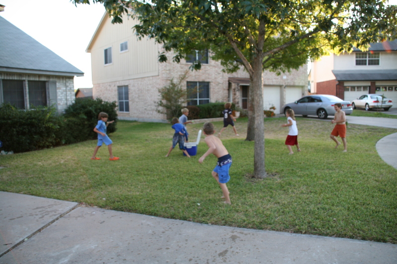 2008-10-10-Chance-9th-Bday-040-waterballoon-fight.JPG