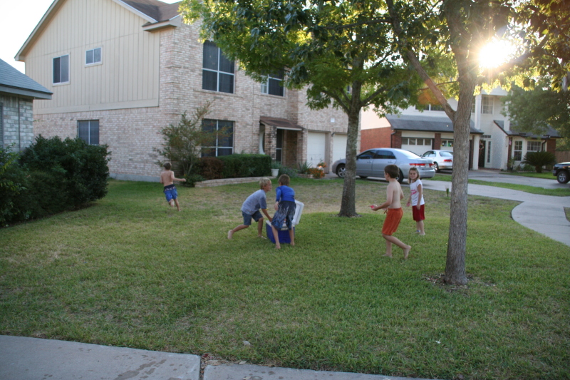 2008-10-10-Chance-9th-Bday-046-waterballoon-fight.JPG