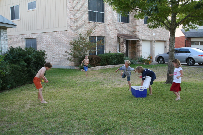 2008-10-10-Chance-9th-Bday-050-waterballoon-fight.JPG