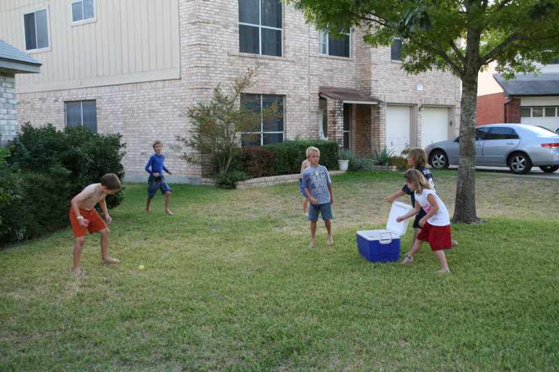 2008-10-10-Chance-9th-Bday-052-waterballoon-fight.JPG