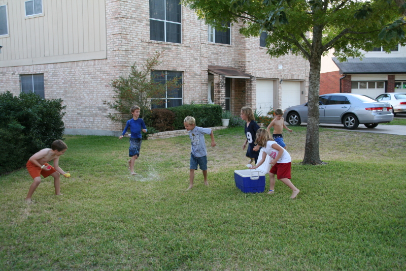 2008-10-10-Chance-9th-Bday-053-waterballoon-fight.JPG