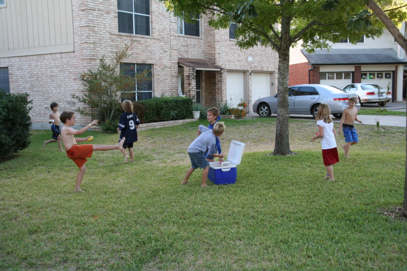 2008-10-10-Chance-9th-Bday-056-waterballoon-fight.JPG