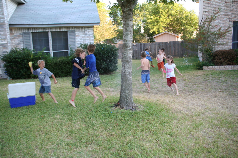 2008-10-10-Chance-9th-Bday-084-waterballoon-fight.JPG