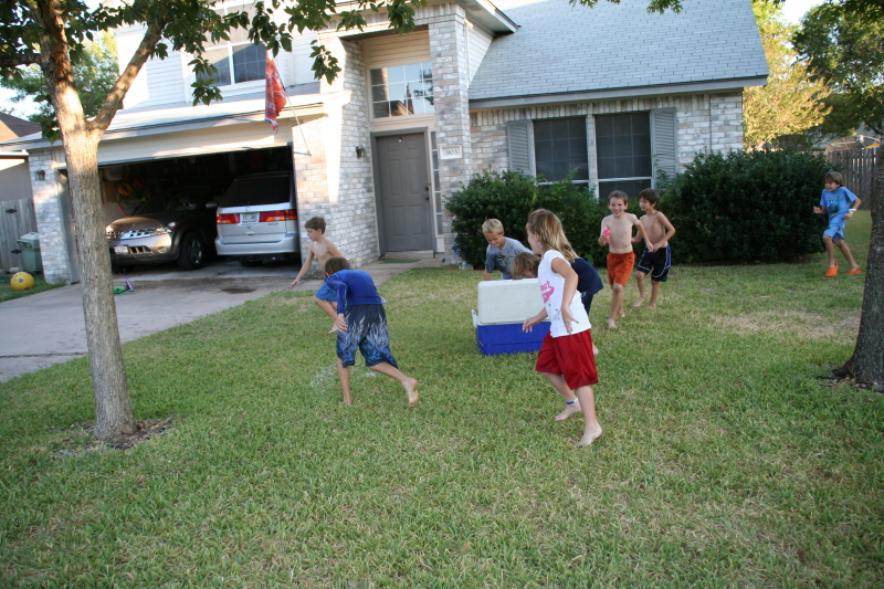 2008-10-10-Chance-9th-Bday-088-waterballoon-fight.JPG