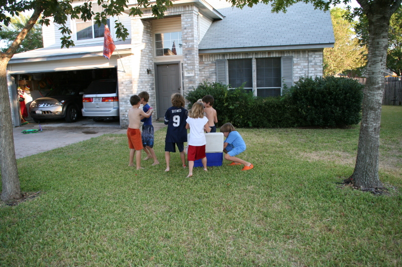 2008-10-10-Chance-9th-Bday-092-waterballoon-fight.JPG