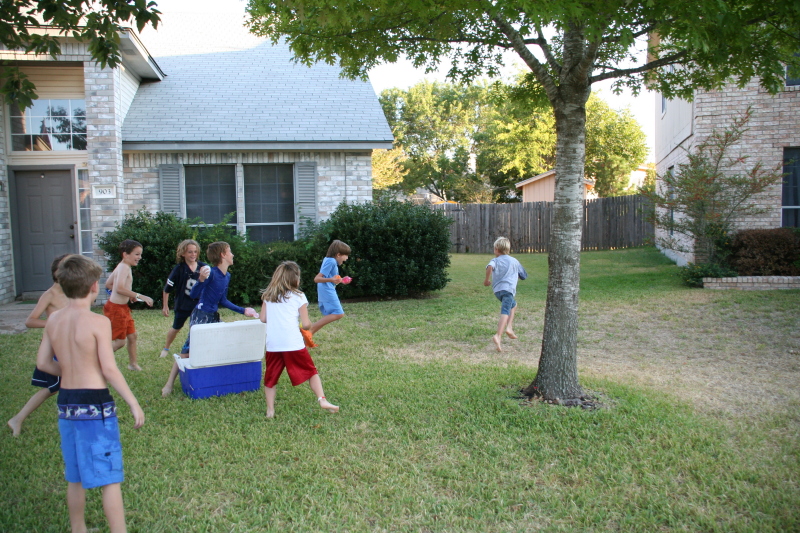 2008-10-10-Chance-9th-Bday-094-waterballoon-fight.JPG