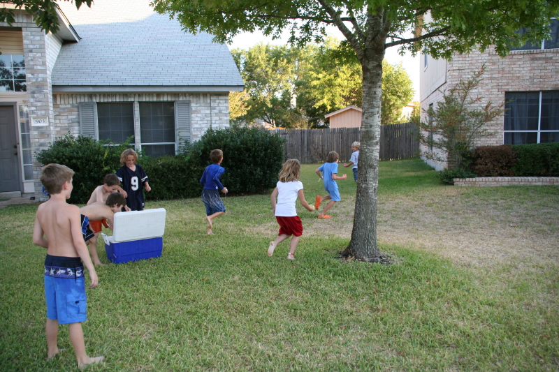 2008-10-10-Chance-9th-Bday-096-waterballoon-fight.JPG
