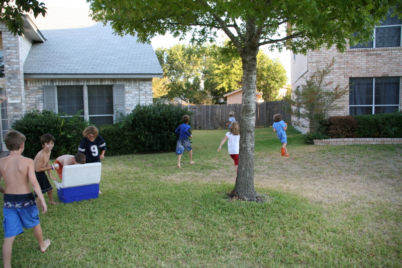 2008-10-10-Chance-9th-Bday-097-waterballoon-fight.JPG