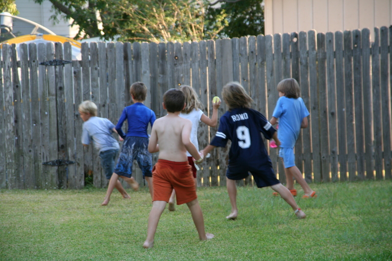 2008-10-10-Chance-9th-Bday-101-waterballoon-fight.JPG