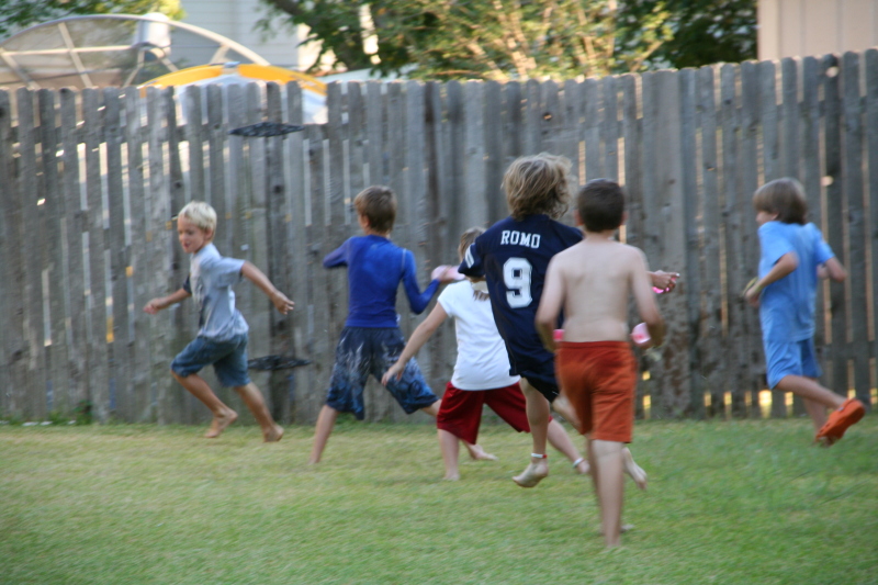 2008-10-10-Chance-9th-Bday-102-waterballoon-fight.JPG