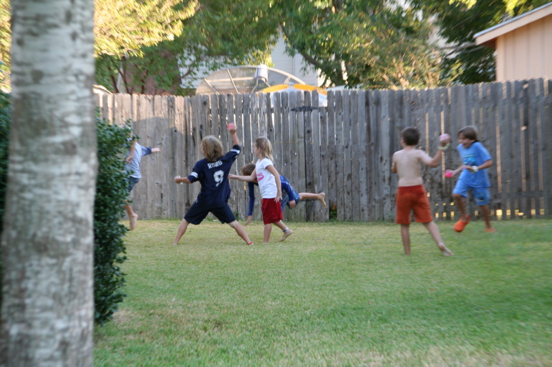 2008-10-10-Chance-9th-Bday-104-waterballoon-fight.JPG