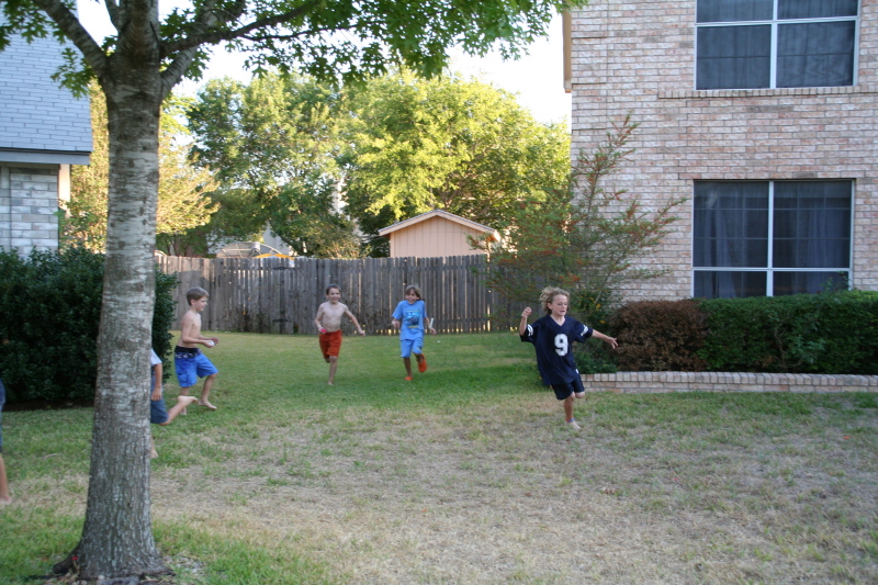 2008-10-10-Chance-9th-Bday-108-waterballoon-fight.JPG