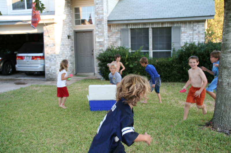 2008-10-10-Chance-9th-Bday-110-waterballoon-fight.JPG