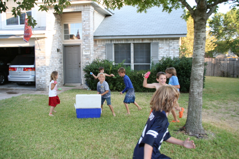 2008-10-10-Chance-9th-Bday-111-waterballoon-fight.JPG