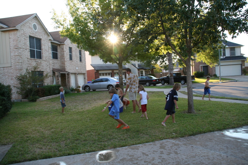 2008-10-10-Chance-9th-Bday-115-waterballoon-fight.JPG