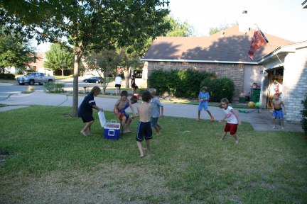 2008-10-10-Chance-9th-Bday-016-waterballoon-fight.JPG