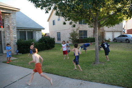 2008-10-10-Chance-9th-Bday-029-waterballoon-fight.JPG