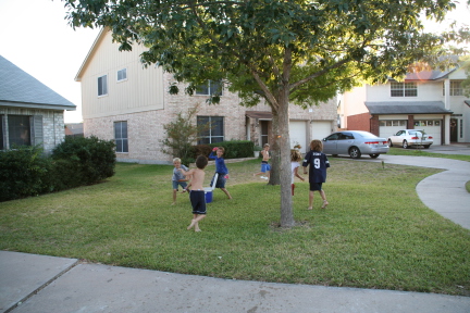 2008-10-10-Chance-9th-Bday-030-waterballoon-fight.JPG