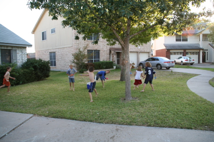2008-10-10-Chance-9th-Bday-031-waterballoon-fight.JPG
