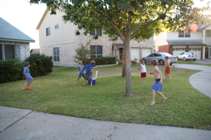 2008-10-10-Chance-9th-Bday-037-waterballoon-fight.JPG