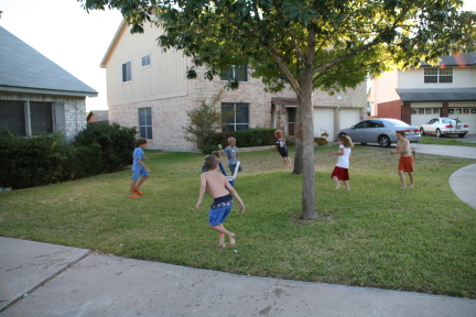 2008-10-10-Chance-9th-Bday-041-waterballoon-fight.JPG