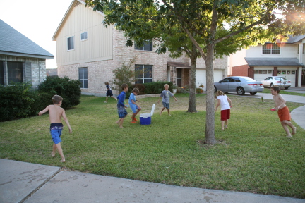 2008-10-10-Chance-9th-Bday-042-waterballoon-fight.JPG