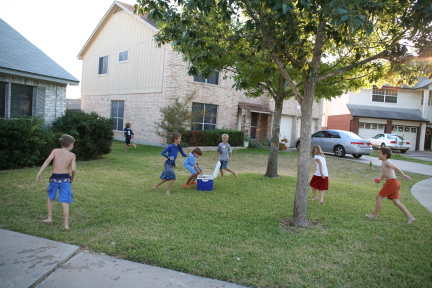 2008-10-10-Chance-9th-Bday-043-waterballoon-fight.JPG