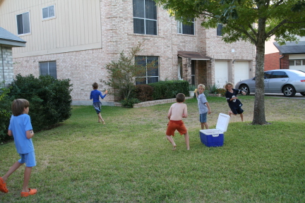 2008-10-10-Chance-9th-Bday-049-waterballoon-fight.JPG