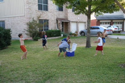 2008-10-10-Chance-9th-Bday-055-waterballoon-fight.JPG