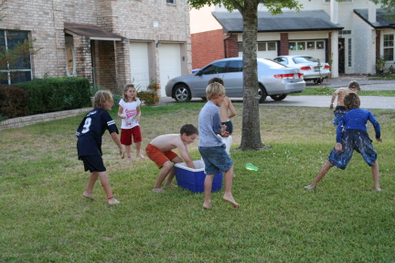 2008-10-10-Chance-9th-Bday-058-waterballoon-fight.JPG