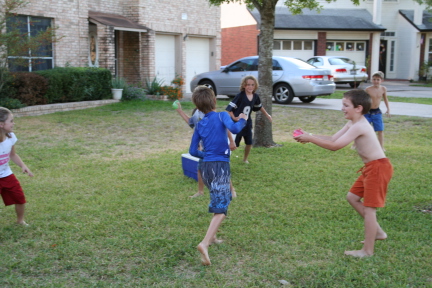 2008-10-10-Chance-9th-Bday-069-waterballoon-fight.JPG