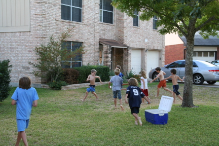 2008-10-10-Chance-9th-Bday-073-waterballoon-fight.JPG