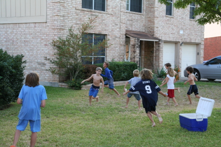 2008-10-10-Chance-9th-Bday-074-waterballoon-fight.JPG